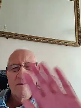 הופעת וובקאם של cutaboverest