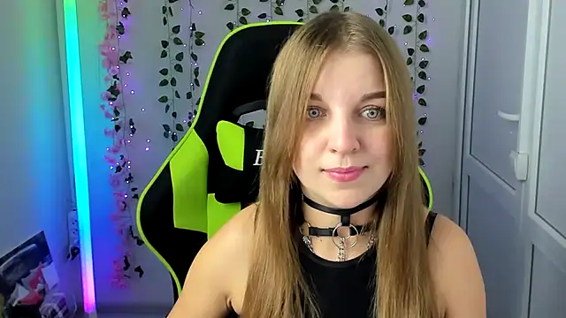 LuckyKinsley Шоу с уебкамера