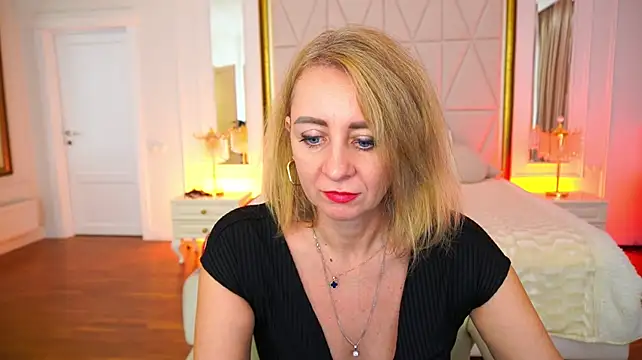 LavanderSophi live XXX chat
