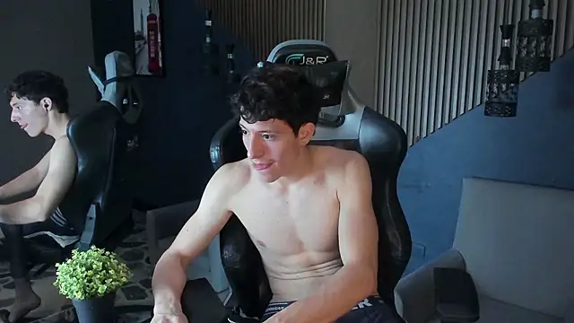 צ'אט XXX בשידור חי של TheGhostforeeonss