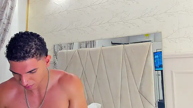 Adrien_Monteiro 即時 XXX 聊天