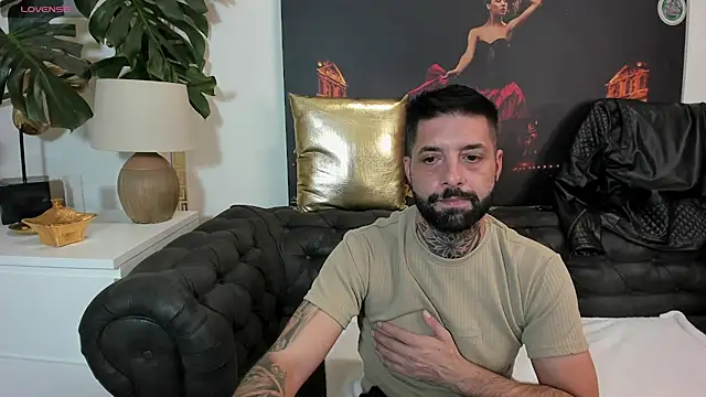 XXX chat uživo modela TommyDum