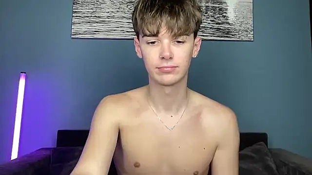 YourMilkyGuy's Live XXX Chat