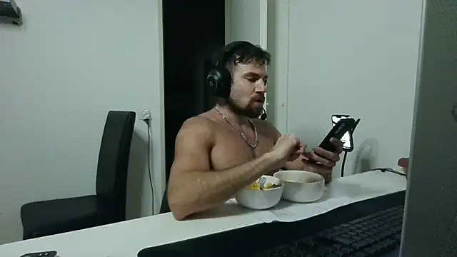 צ'אט XXX בשידור חי של alpha-hunk
