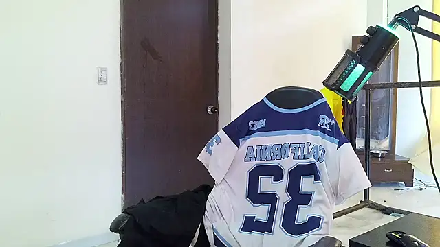 aronmiller404 Live XXX Chat