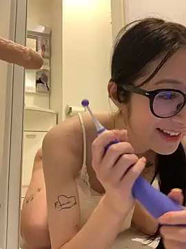 XXX chat uživo modela H_Kirachan