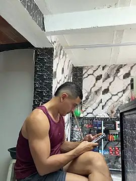 XXX chat uživo modela Paul22cm-
