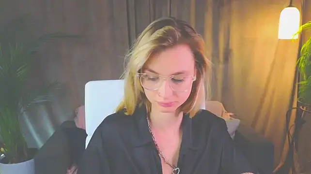 XXX chat uživo modela NoraMoreau