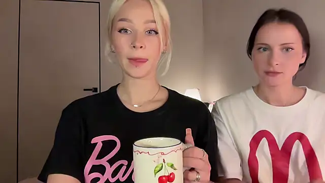 Pokazy przed kamerką – ur_molly