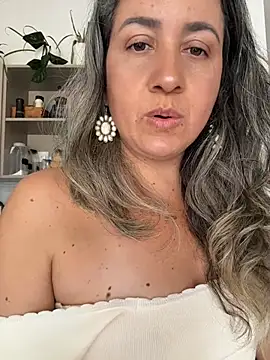 Chat +18 de AVRAKEHDABRA ao vivo