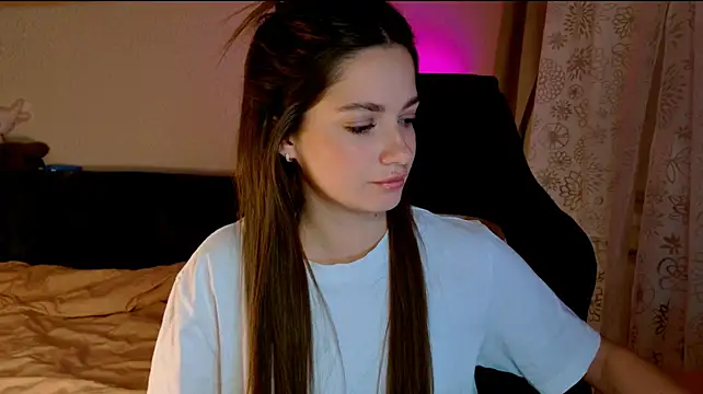 KiraVair's Live XXX Chat