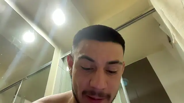Chatroom XXX en direct de Taylor_DiamondBoy
