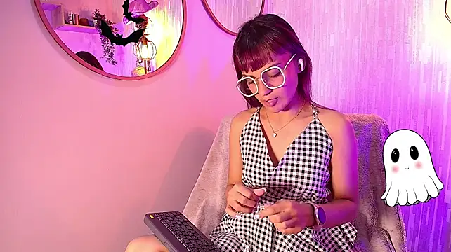 แชท XXX สดของ Kitty_madness