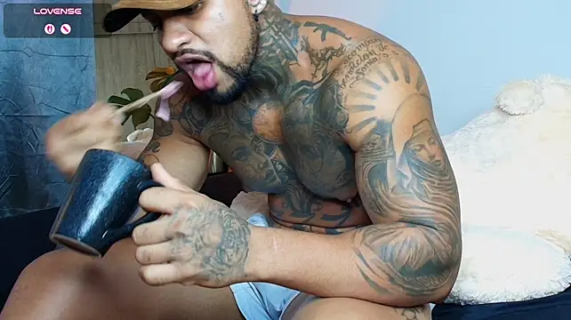 Show modela zaiin_diesel na web-kameri