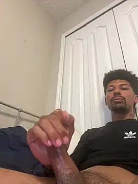 Онлайн чат XXX BigPrettyDick777