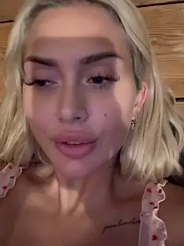 צ'אט XXX בשידור חי של clairebbyy