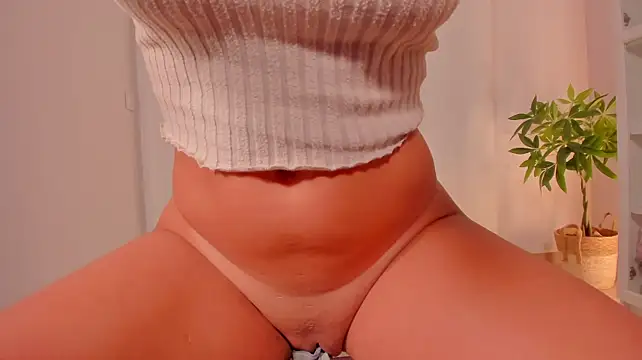 milfnameless' Live XXX Chat
