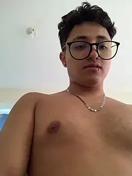XXX chat uživo modela Adonibaskerville4