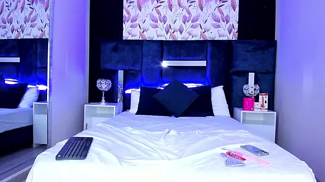CandyLuxury__n Live XXX chat