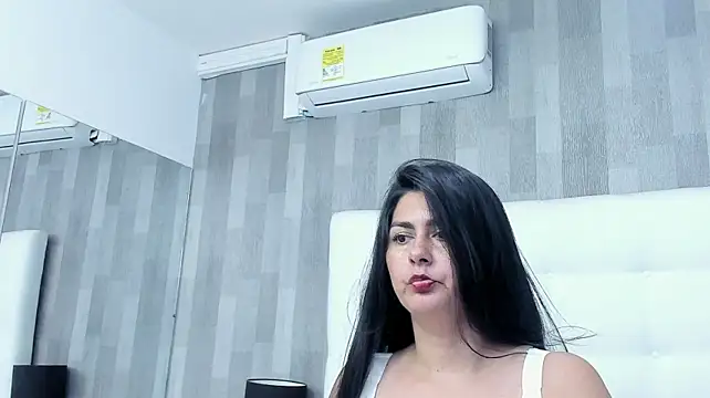 AnnaLuui live XXX chat