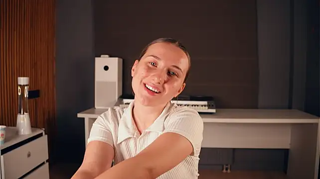 RomeliaVote's Live XXX Chat