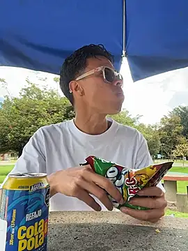 แชท XXX สดของ TavoHot_