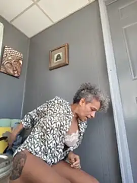 XXX chat uživo modela CeceilaMoon