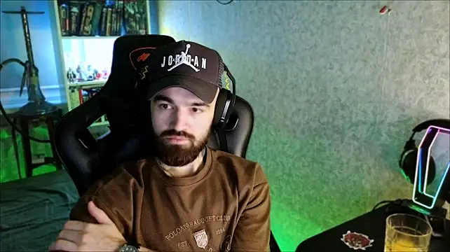 XXX chat uživo modela _Serious_Man