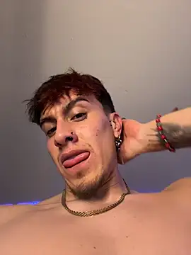 צ'אט XXX בשידור חי של strongboy_