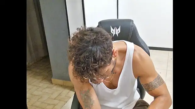 ItalianShadow's Live XXX Chat