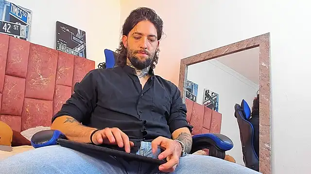 Chatroom XXX en direct de ALPHA_MASTER1
