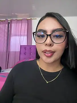 Emily_Wolff Adlı Modelin Canlı XXX Sohbeti