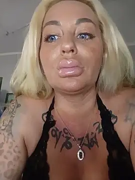 MiaMooly Adlı Modelin Canlı XXX Sohbeti