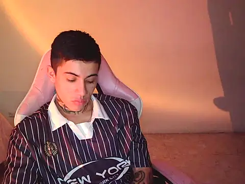 XXX chat uživo modela David_LongVibe