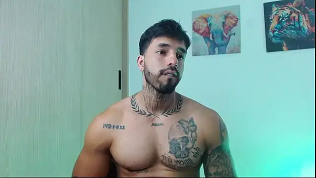 Chat +18 de Jacobb_Phoenix ao vivo