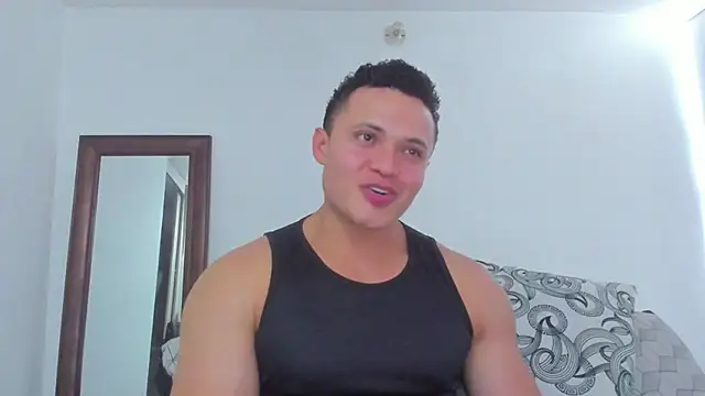 צ'אט XXX בשידור חי של KingLevi01