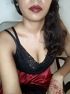 Chat +18 de Priya_strip1 ao vivo
