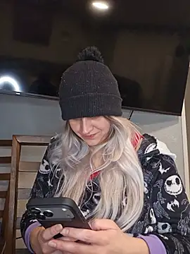 ScarletsWeb live XXX chat