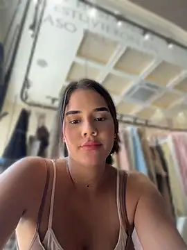 BellaLeclair_ Chat XXX in diretta