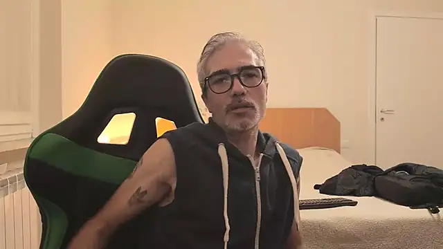 KennyForU77: απευθείας συνομιλία ΧΧΧ