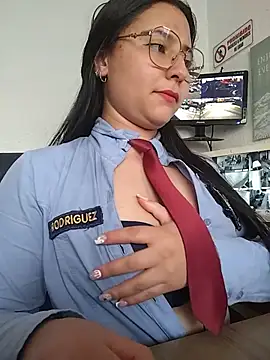 Queen_linda1's Live XXX Chat