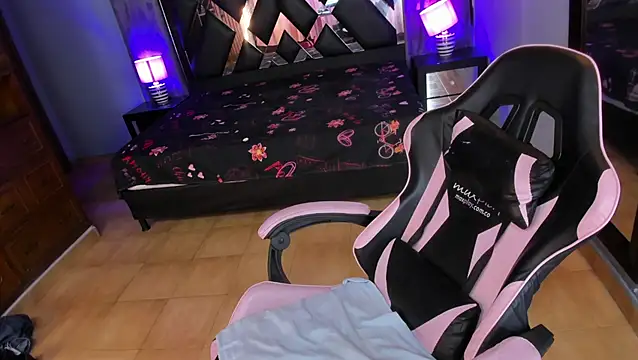 Linda4Petite XXX чат на живо