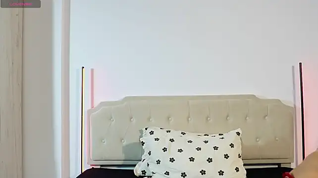 Chatroom XXX en direct de Evelyne_Voss