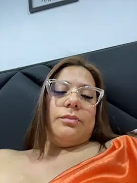 MelissaPrettyMilfのライブXXXチャット