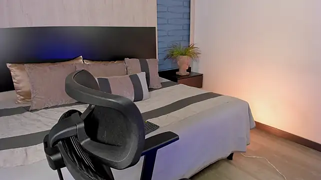 Abriil_cutee Adlı Modelin Canlı XXX Sohbeti