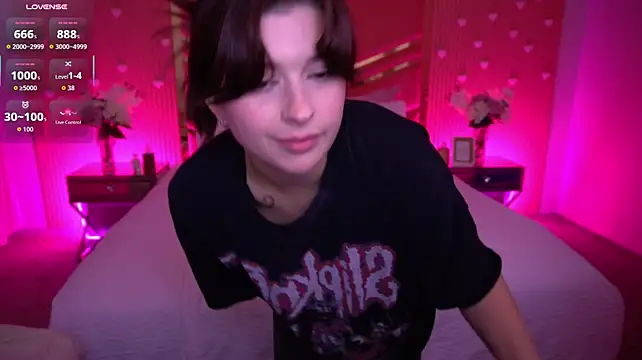 Miki_Kivi Chat XXX in diretta