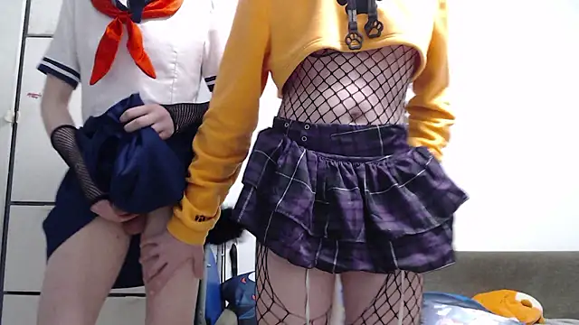 FemboyMiles: απευθείας συνομιλία ΧΧΧ