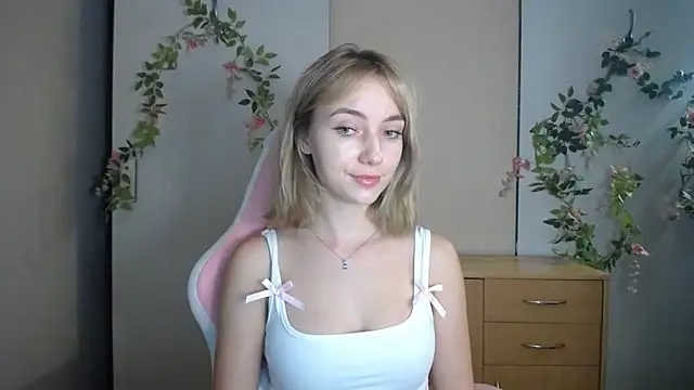LuciaYoung's Live XXX Chat