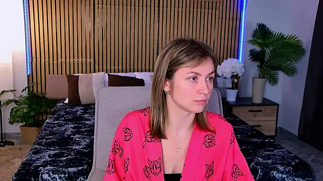 EmeraldGlow live XXX chat
