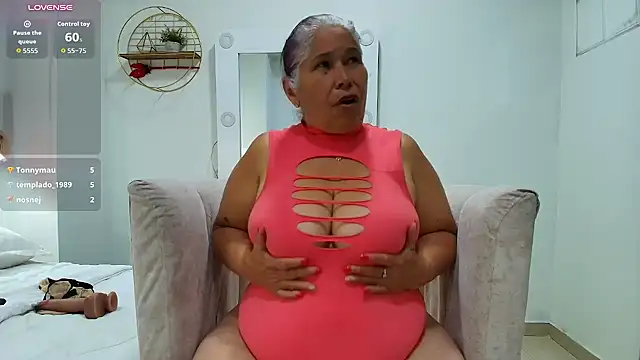 צ'אט XXX בשידור חי של girl_amada